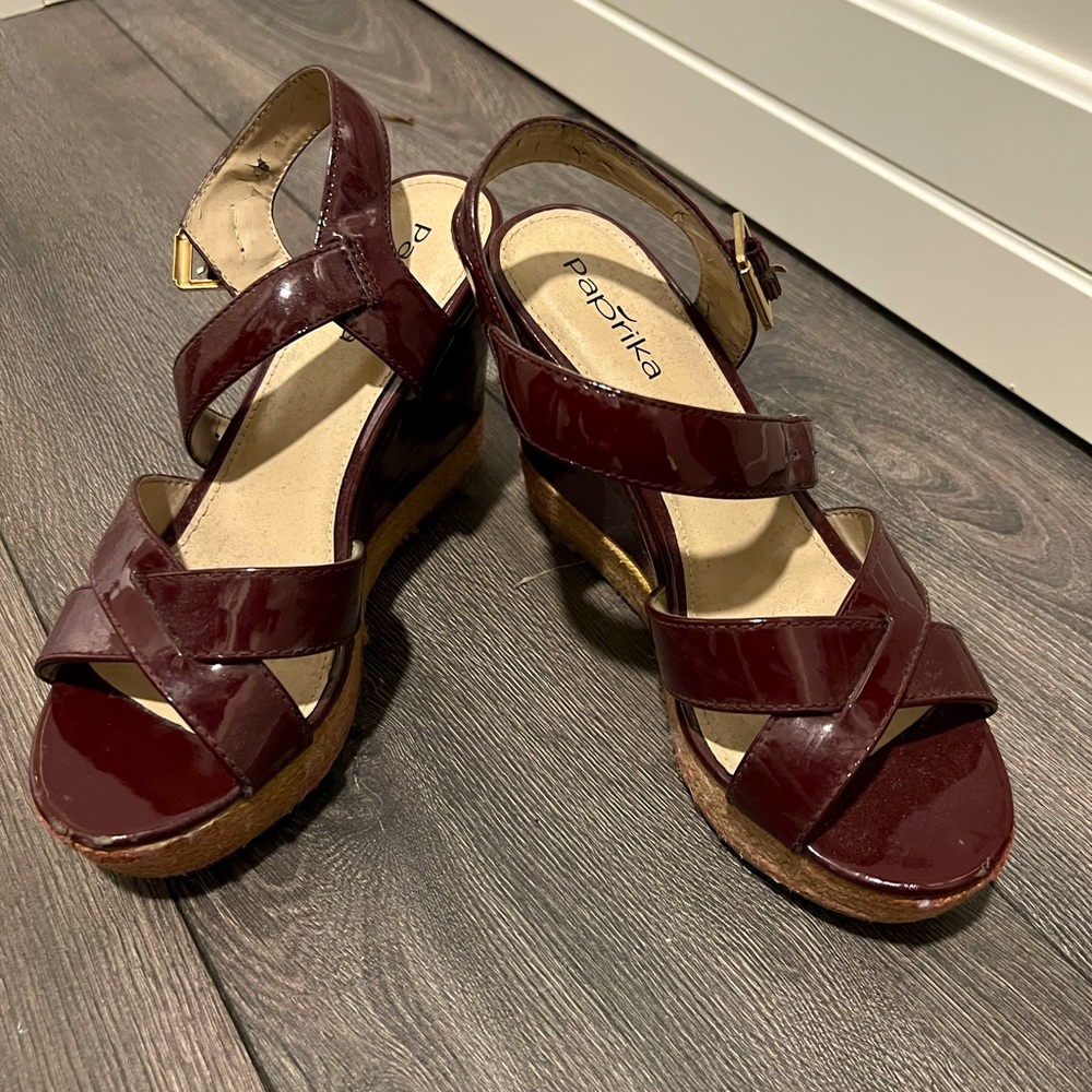 Paprika maroon wedges